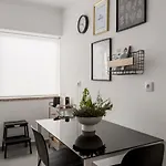 Lisbon Riverside Retreat 2br In *