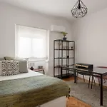 Lisbon Riverside Retreat 2br In Αλμάδα