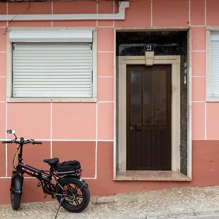 Lisbon Riverside Retreat 2br In Appartamento