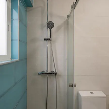 דירה Lisbon Riverside Retreat 2br In אלמאדה