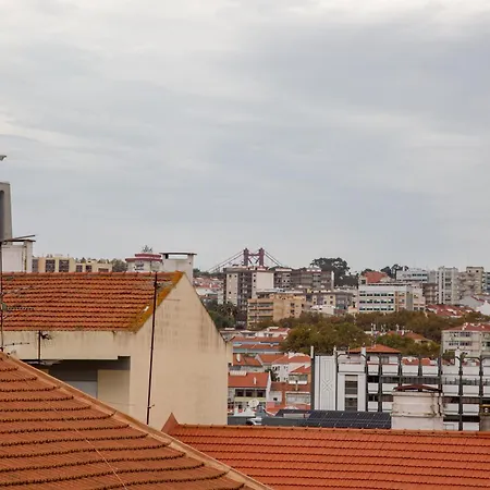 Lisbon Riverside Retreat 2br In דירה אלמאדה