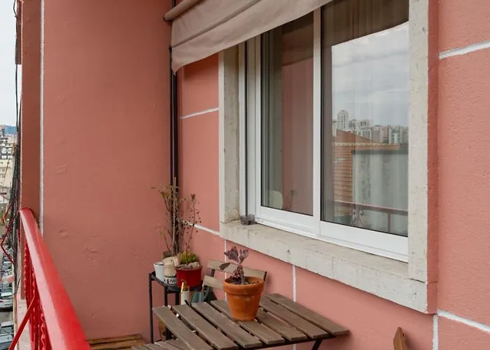 Lisbon Riverside Retreat 2br In דירה אלמאדה
