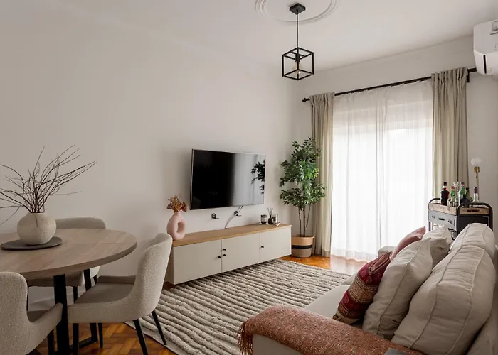Lisbon Riverside Retreat 2br In אלמאדה