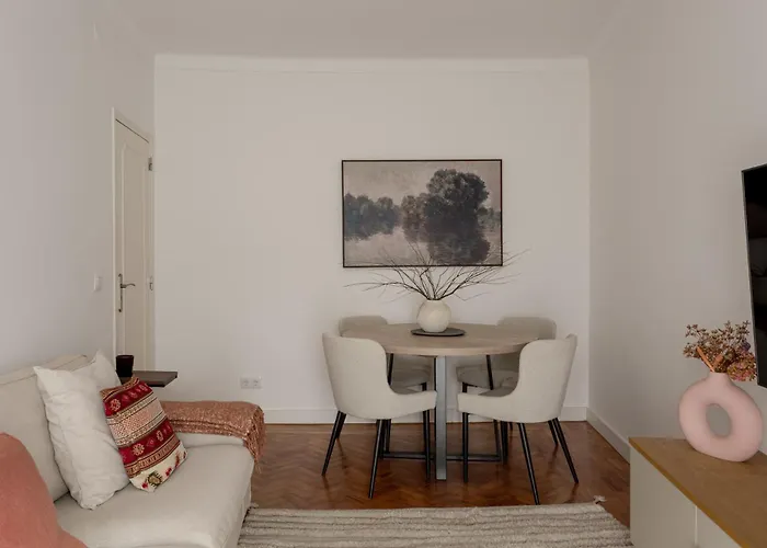 דירה Lisbon Riverside Retreat 2br In אלמאדה