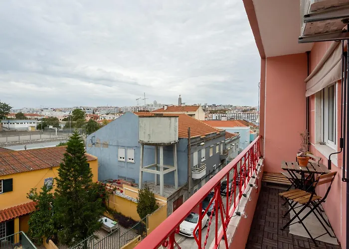 Lisbon Riverside Retreat 2br In Appartamento