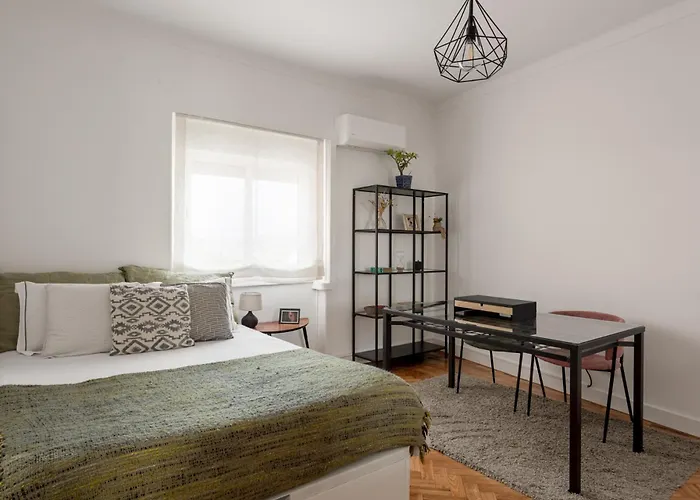 Lisbon Riverside Retreat 2br In Almada