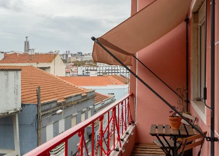 Lisbon Riverside Retreat 2br In * אלמאדה