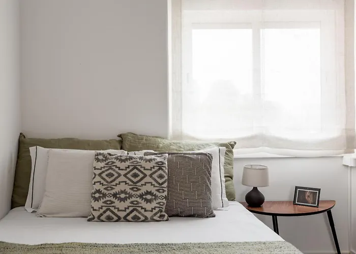 Lisbon Riverside Retreat 2br In Appartamento Almada