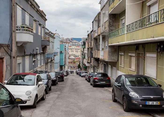 Appartamento Lisbon Riverside Retreat 2br In Almada