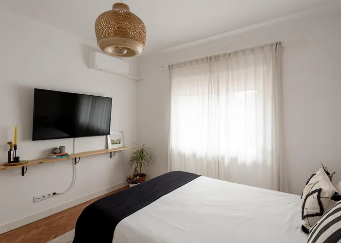 דירה Lisbon Riverside Retreat 2br In *