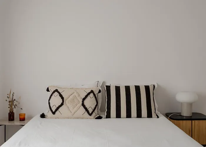 Lisbon Riverside Retreat 2br In דירה