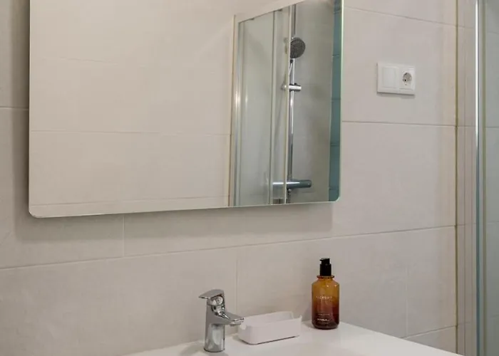 Lisbon Riverside Retreat 2br In Appartamento Almada