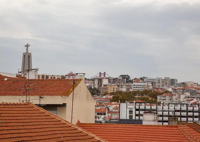 Lisbon Riverside Retreat 2br In Appartamento Almada